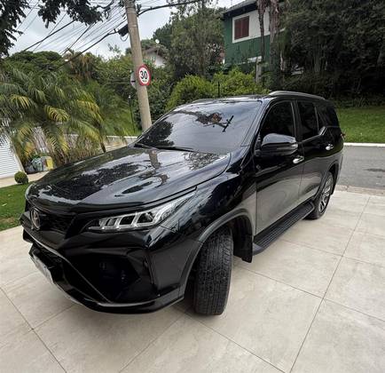 TOYOTA HILUX SW4 2.8 D-4D TURBO DIESEL DIAMOND 7L 4X4 AUTOMÁTICO
